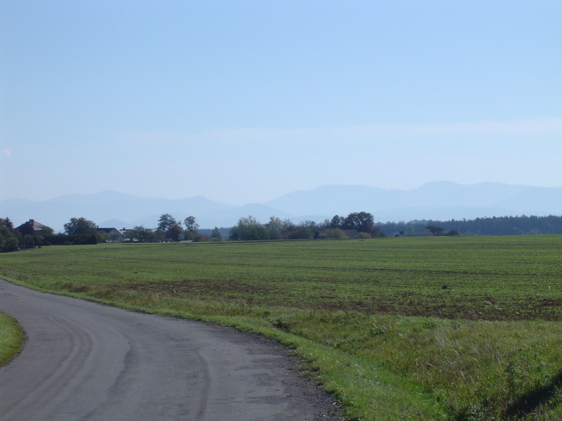 u Dobesova, pohled na Beskydy